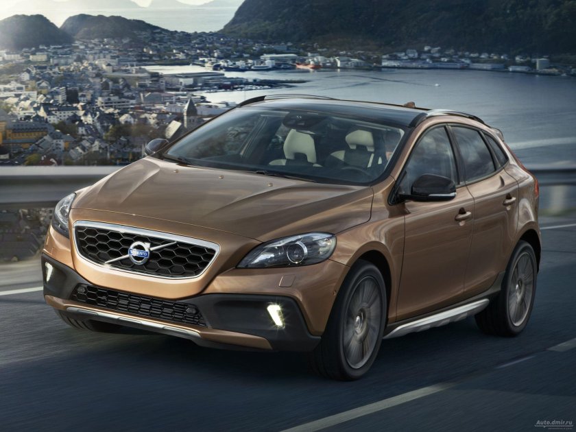 Volvo v40 2019