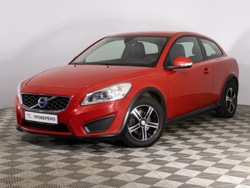 Вольво хэтчбек красная