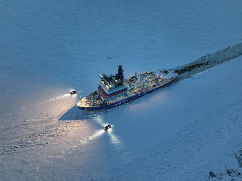 Капитан атомного ледокола арктика