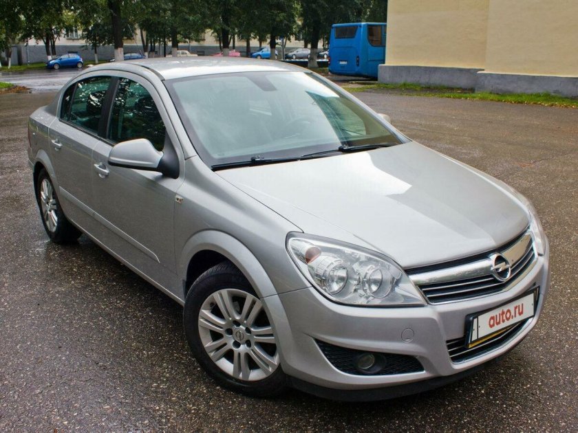 Опель Астра h 1.6 седан серебристый