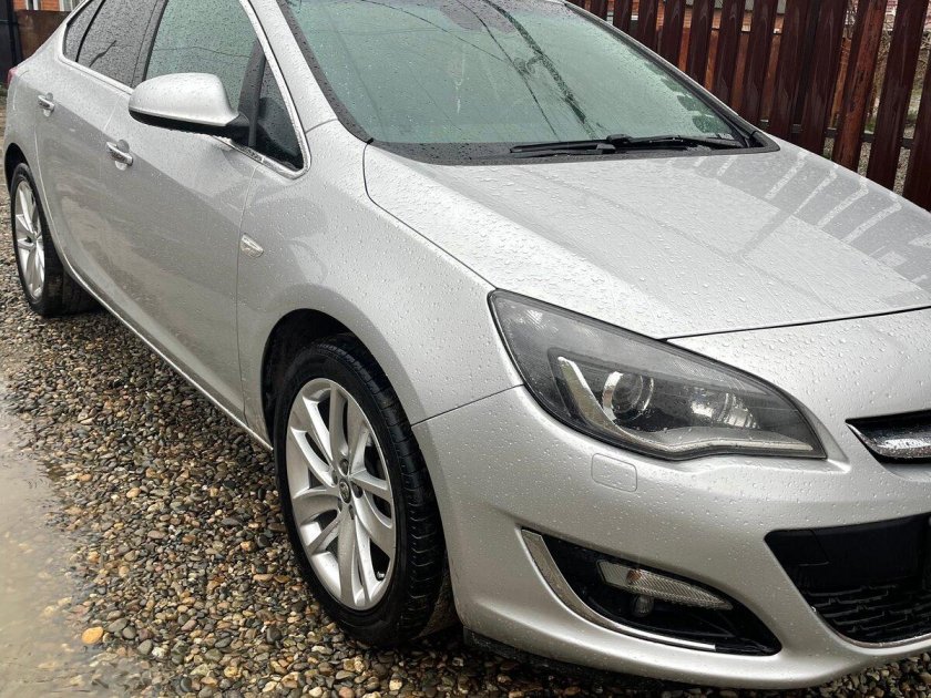 Опель Астра седан