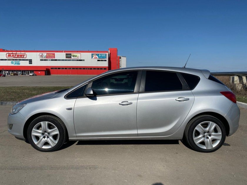 Опель Астра j 2012 хэтчбек