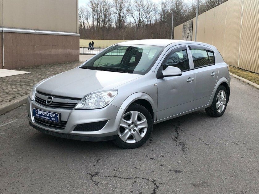 Опель Астра h хэтчбек серебристый