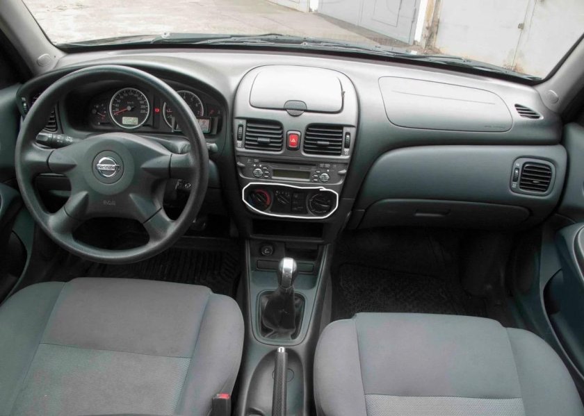 Nissan Almera n16 салон