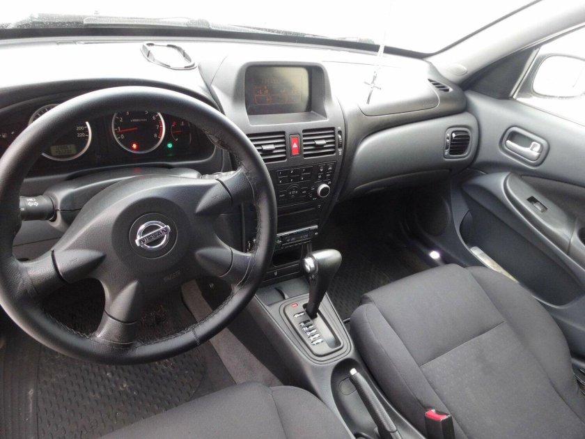 Nissan Almera n16 салон