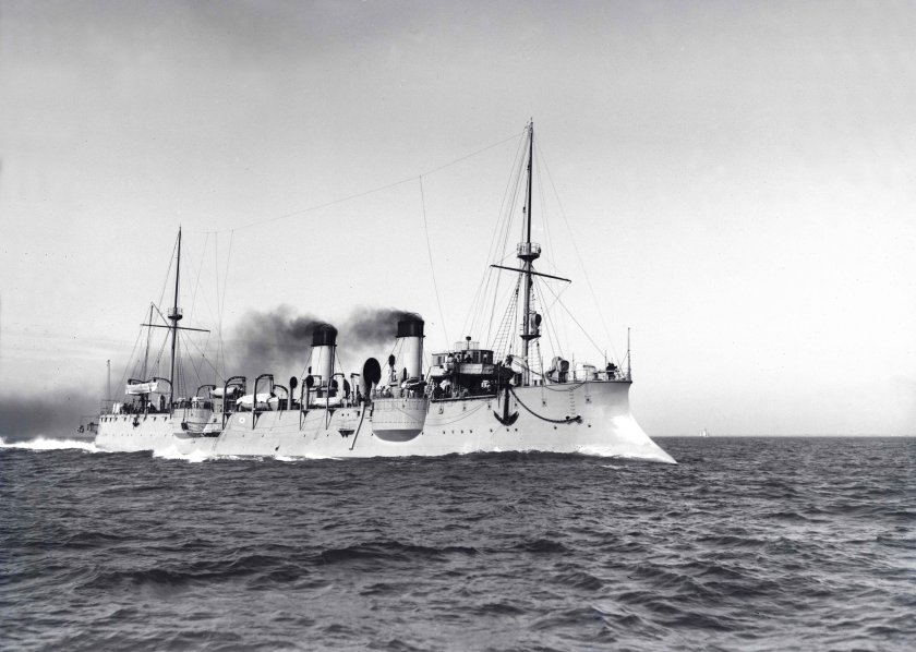 Французский крейсер "Лавуазье"