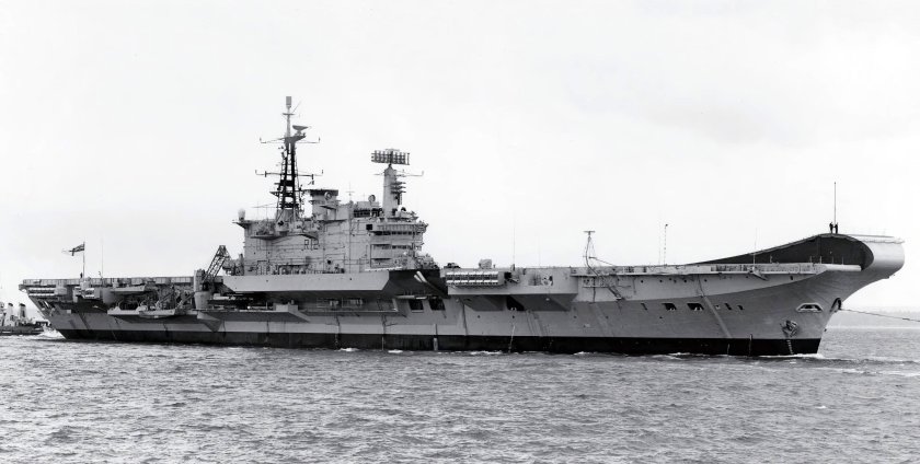 Авианосец Гермес 1982