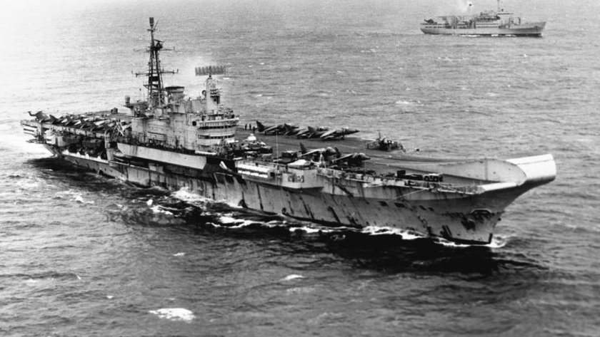 Авианосец HMS Hermes
