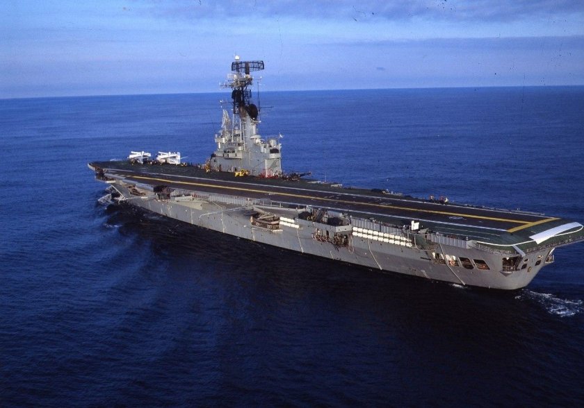Вейнтисинко де Майо авианосец