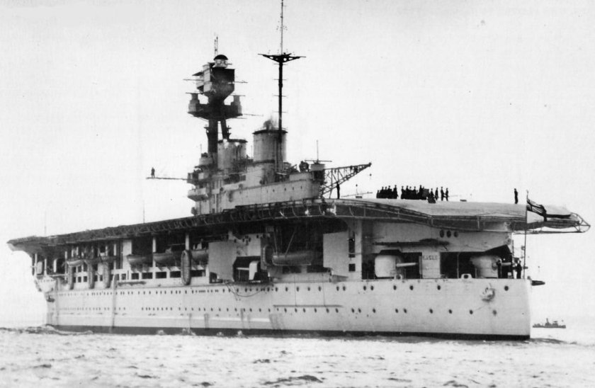 HMS Eagle r05