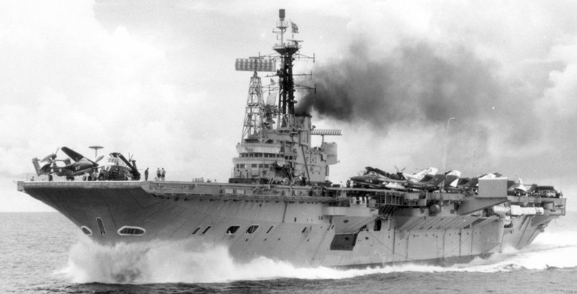 Авианосец HMS Eagle