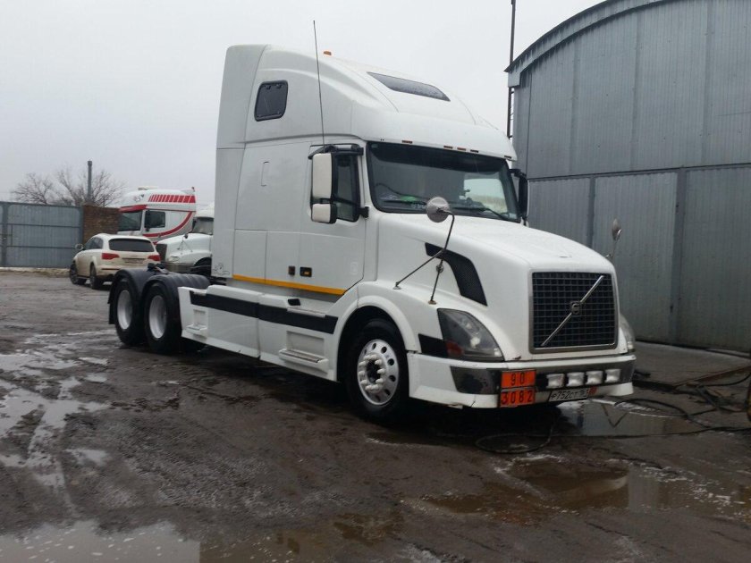 Volvo VNL 2004
