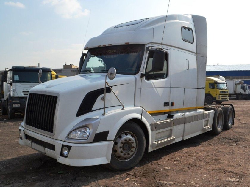 Седельный тягач Вольво VNL