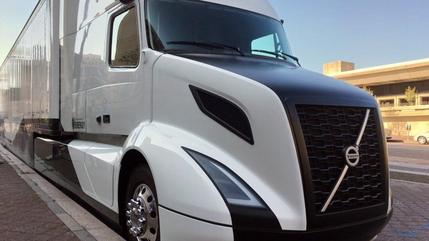 Volvo VNL Custom Sleeper