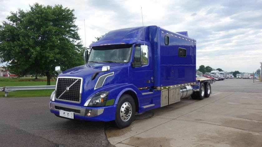 Volvo VNL Custom Sleeper