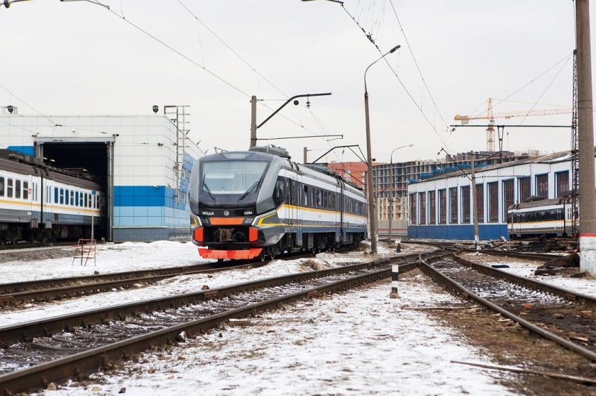 Новый электропоезд эп2дм-0300
