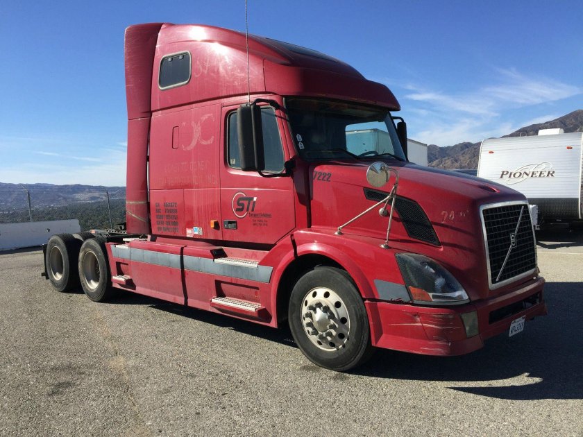 Грузовик Volvo VNL 780