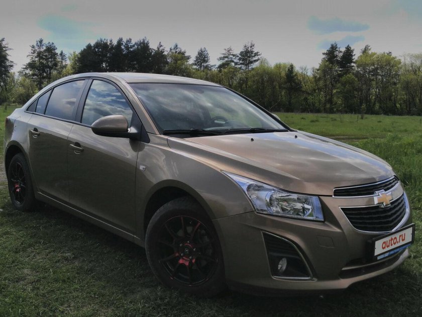 Шевроле Круз седан бежевый