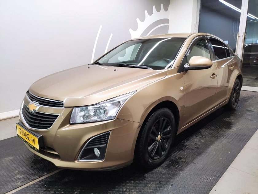 Шевроле Круз 2013 золотистый