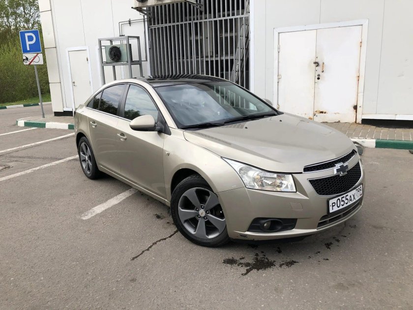 Chevrolet Cruze 2012 золотистый