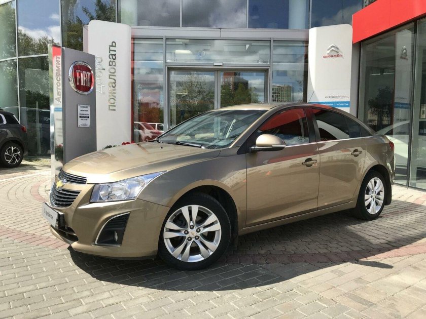 Chevrolet Cruze бежевый металлик