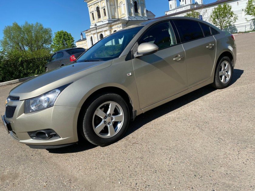 Шевроле Круз бежевый металлик