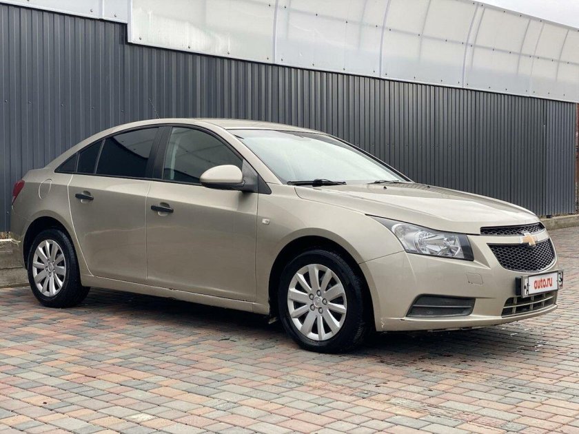 Шевроле Круз золотой