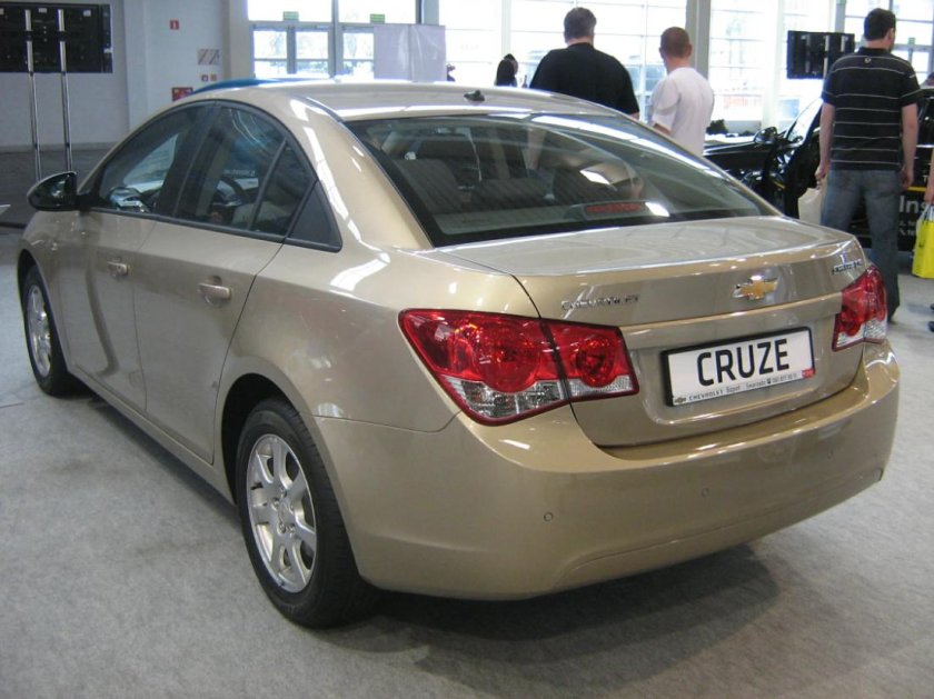 Chevrolet Cruze бежевый металлик