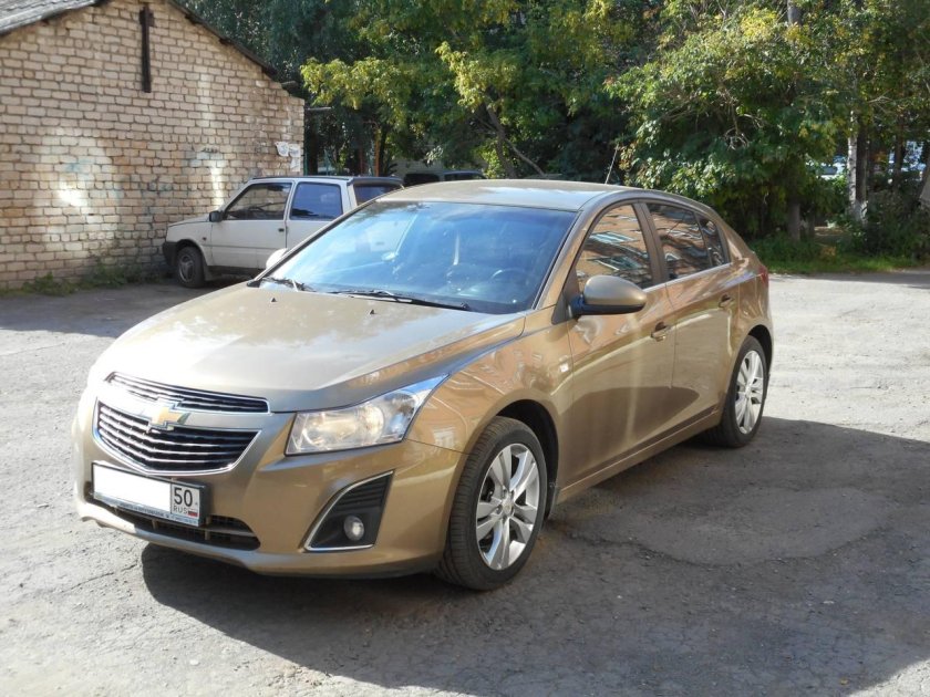 Шевроле Круз золотистый