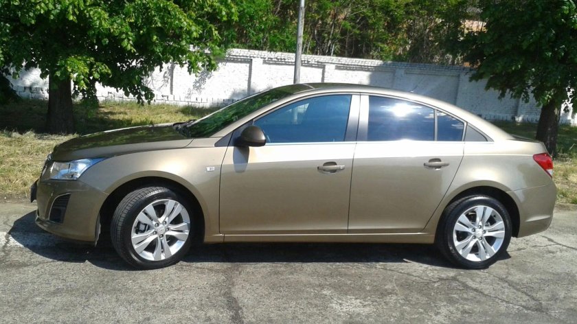 Шевроле Круз 2013 золотистый