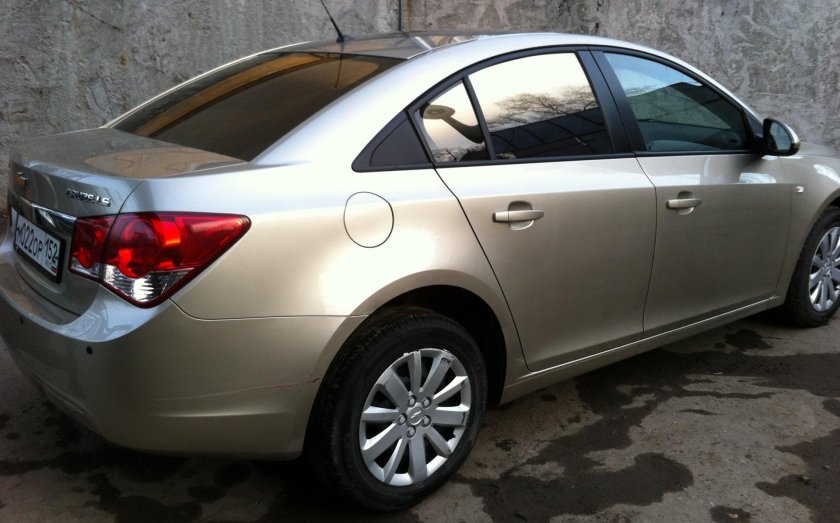 Chevrolet Cruze золотистый