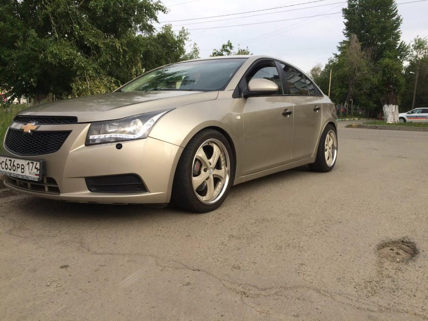 Шевроле Круз золотистый