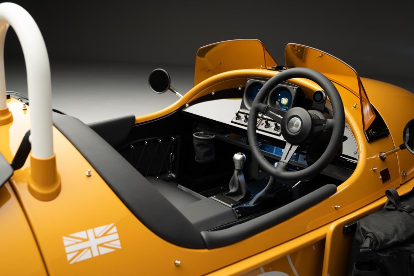 Трёхколёсный спортивный автомобиль