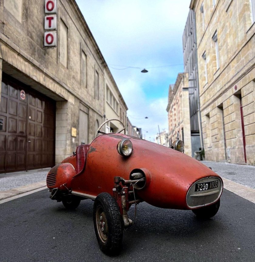 Трехколесная машинка