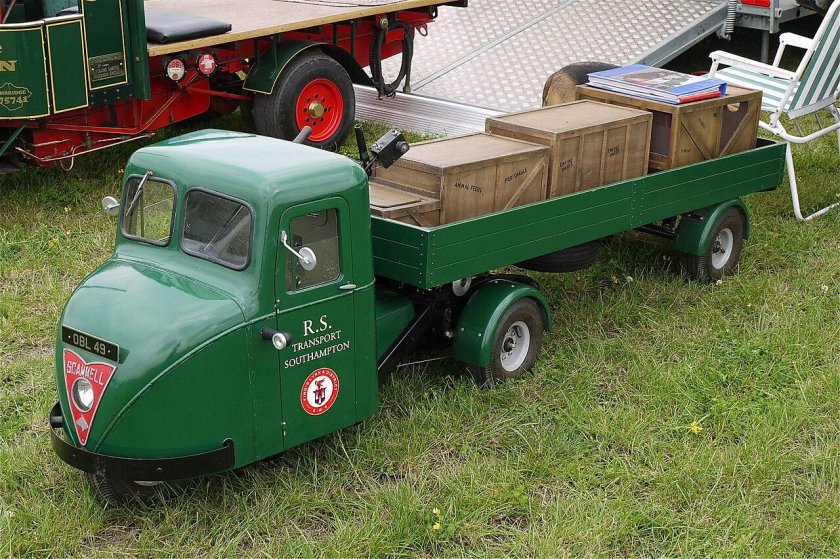 Трехколесный грузовик