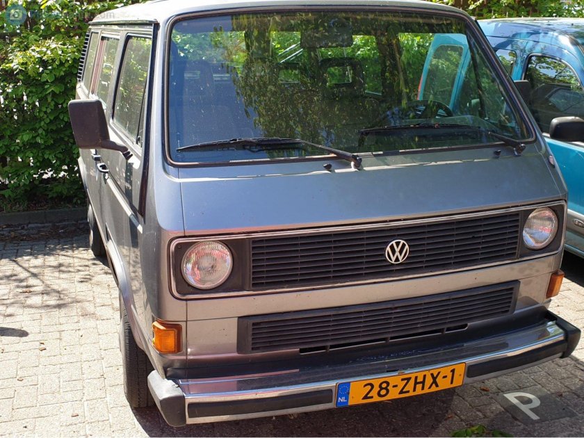 Volkswagen Caravelle старый