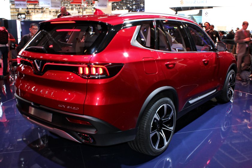 WINFAST Lux sa 2.0 кроссовер