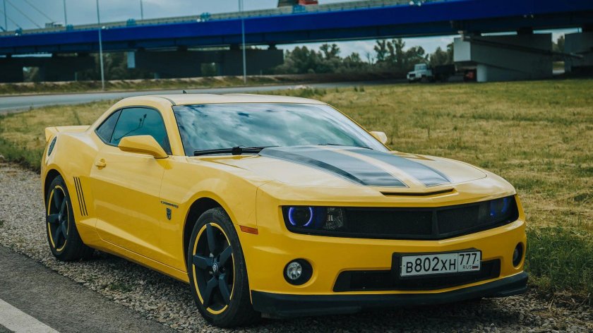 Chevrolet Camaro желтый