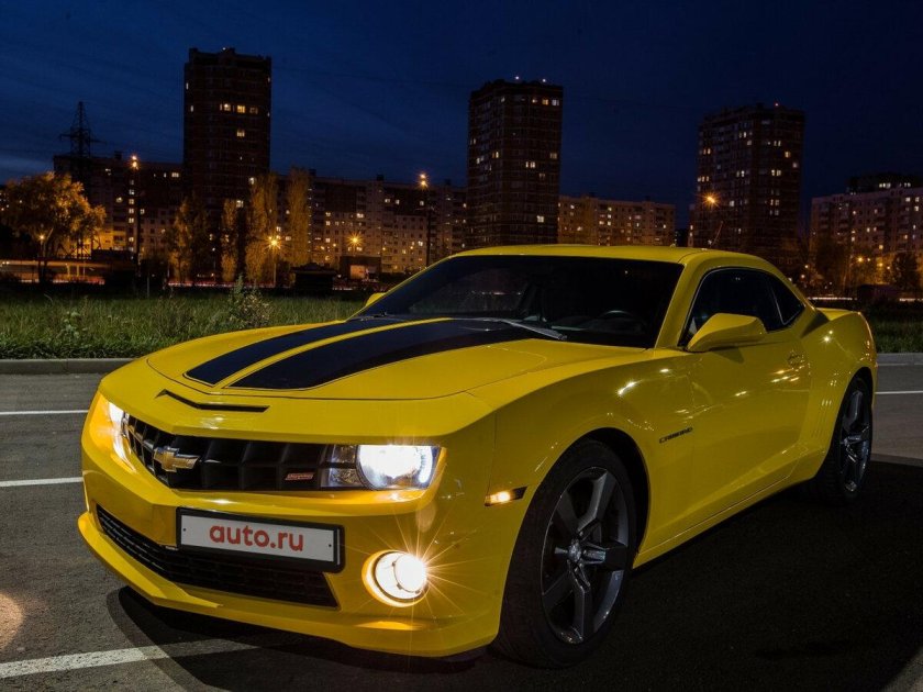 Chevrolet camaro желтый