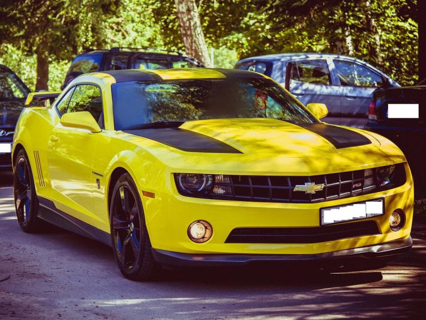 Шевроле Камаро желтая