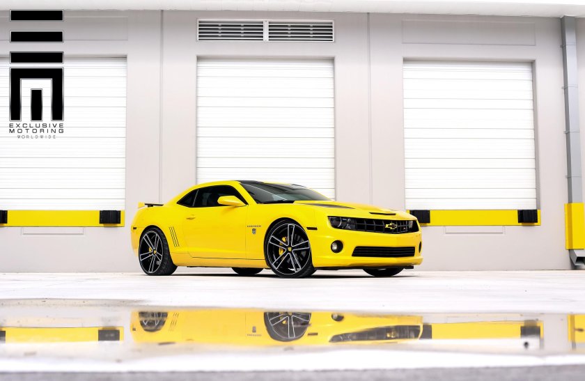 Шевроле Камаро желтая