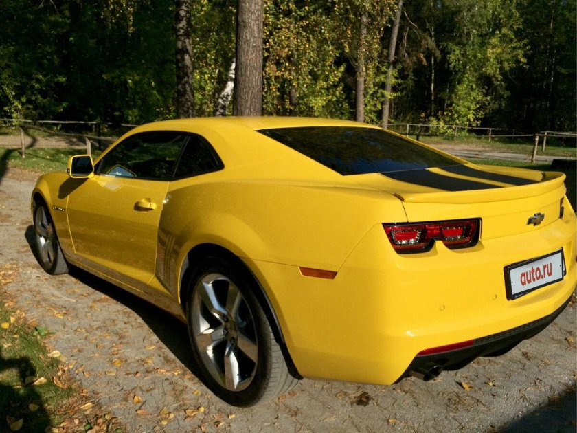Шевроле Камаро желтая
