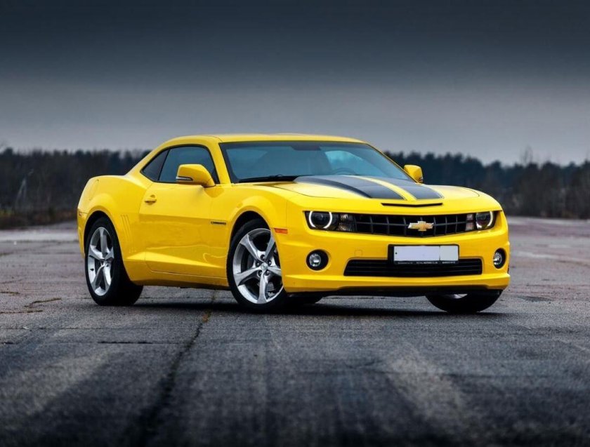 Шевроле Камаро желтая