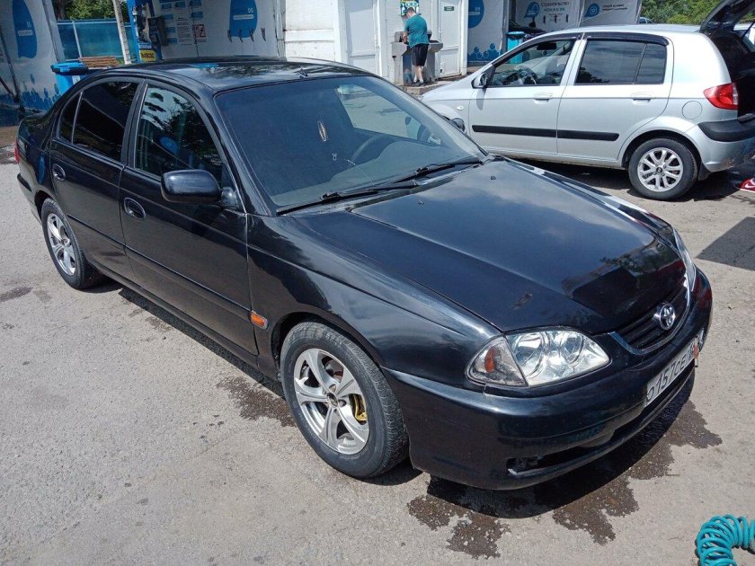 Toyota Avensis 2001 года