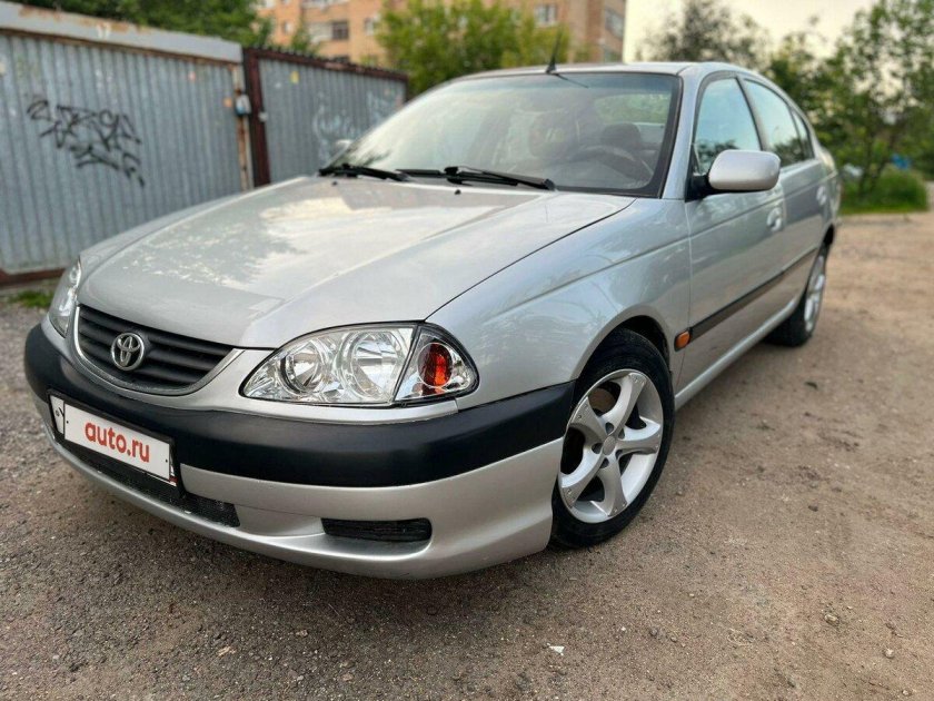 Toyota avensis 2001