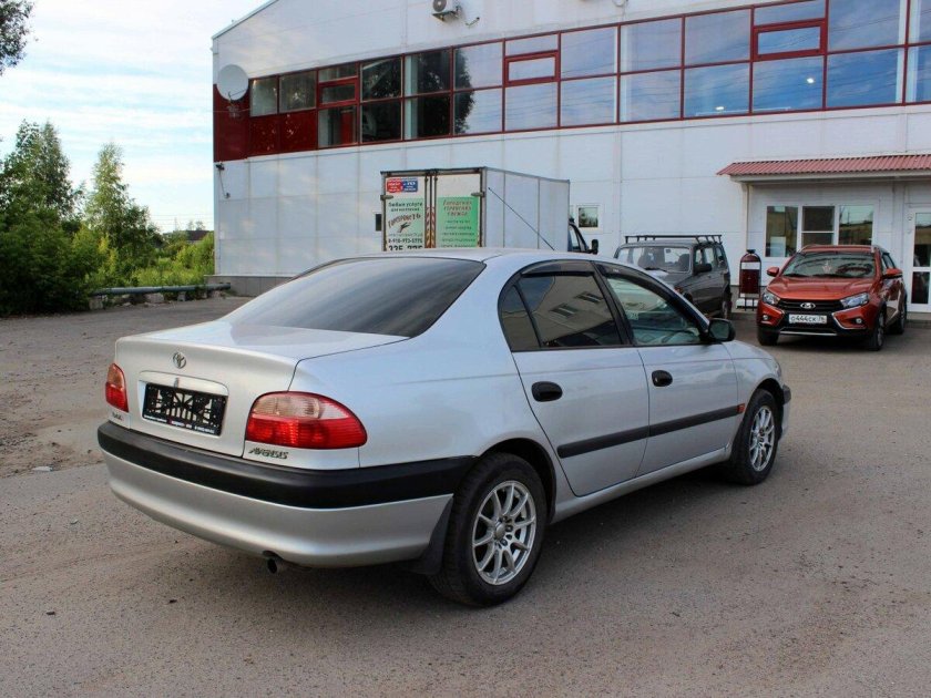 Toyota Avensis 2001