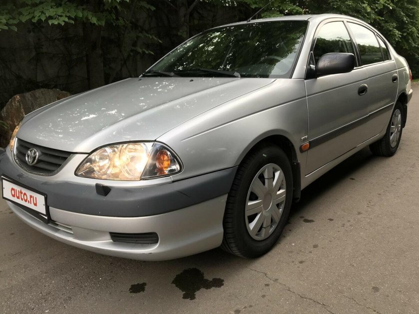Toyota Avensis 1.6 МТ 1998