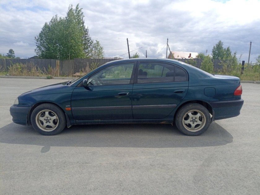 Тойота Карина е 1997