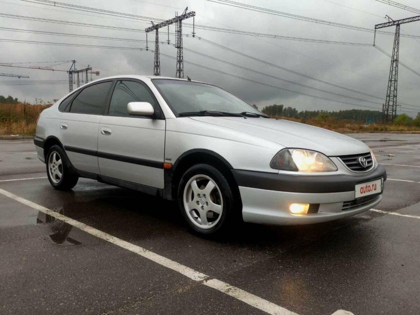 Тойота Авенсис 2001 года