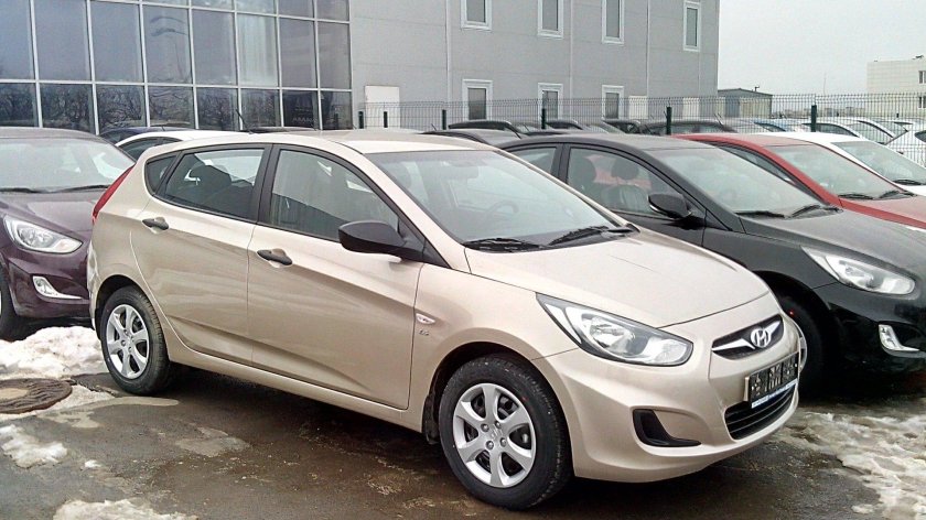 Hyundai Solaris бежевый 2011